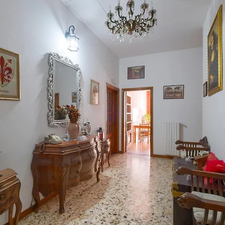 Dimora Del Magnifico بيت ضيافة